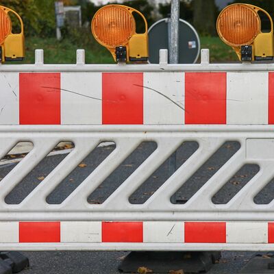 Bild vergr&ouml;&szlig;ern: Straßensperrung
